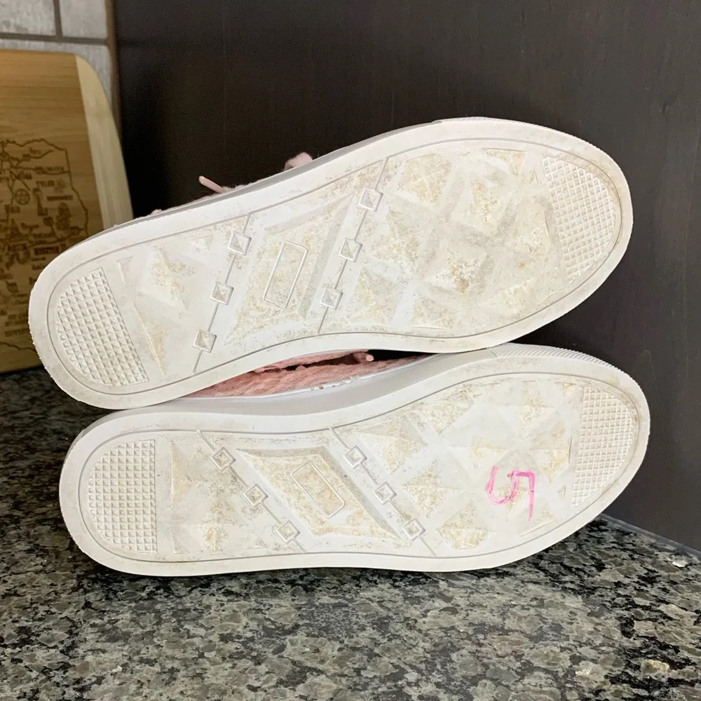 Isaac Mizrahi Imjina Pink Eyelet Sneakers Size 6.5
